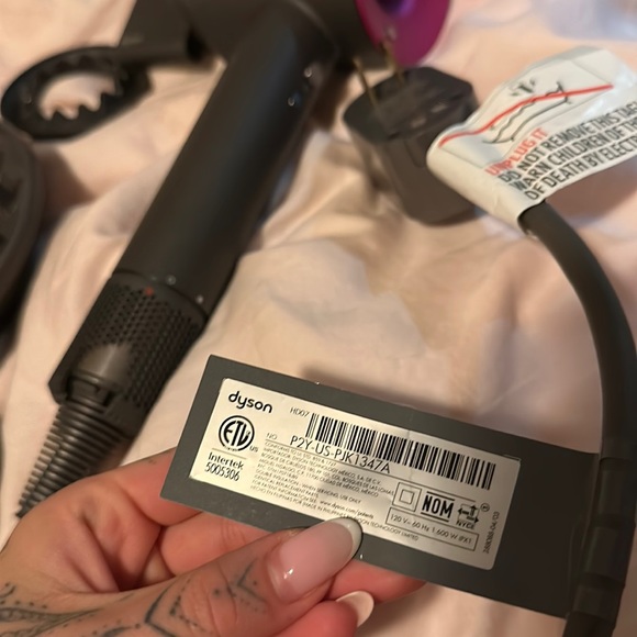 Dyson Hair Dryer + Attachments - Picture 4 of 4